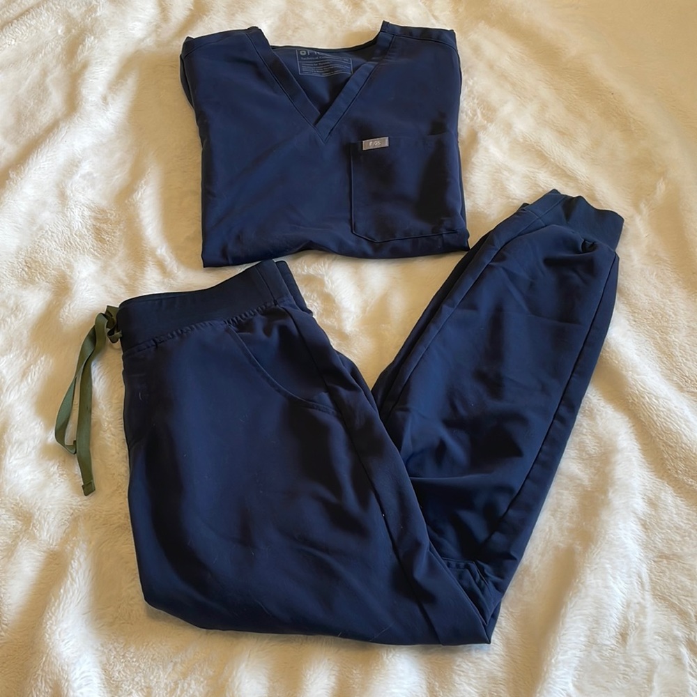 Figs quiet navy scrubs set